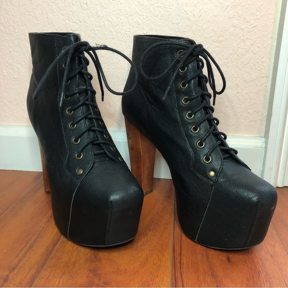 ❤️ Lita in black leather! 🔥